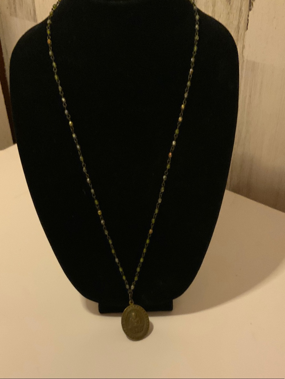 Vintage-Style Olive Green Medal Pendant Necklace - Women Jewelry